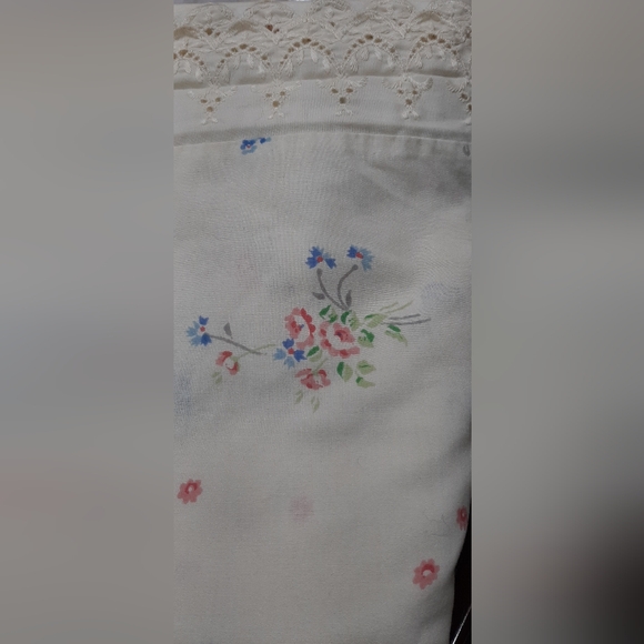 St. Mary's Flat Queen Bed Sheet Floral Cream Eyelet Lace Top Edge Cotton Blend - Picture 4 of 6